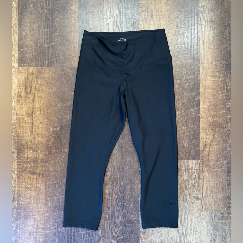 Nike black capri dri-fit legging